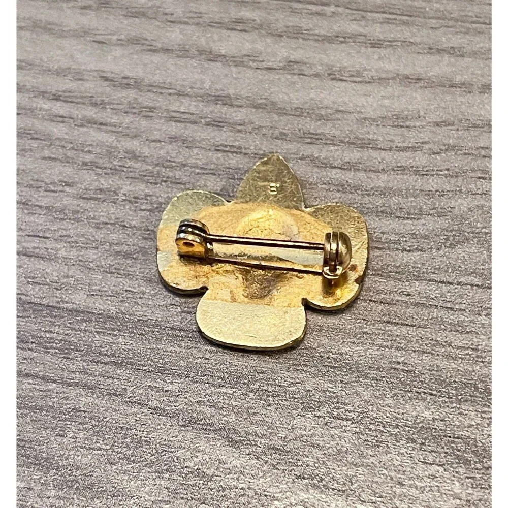 Vintage Girl Scouts GS Eagle Trefoil Gold Tone Pin Brooch USA Scouting